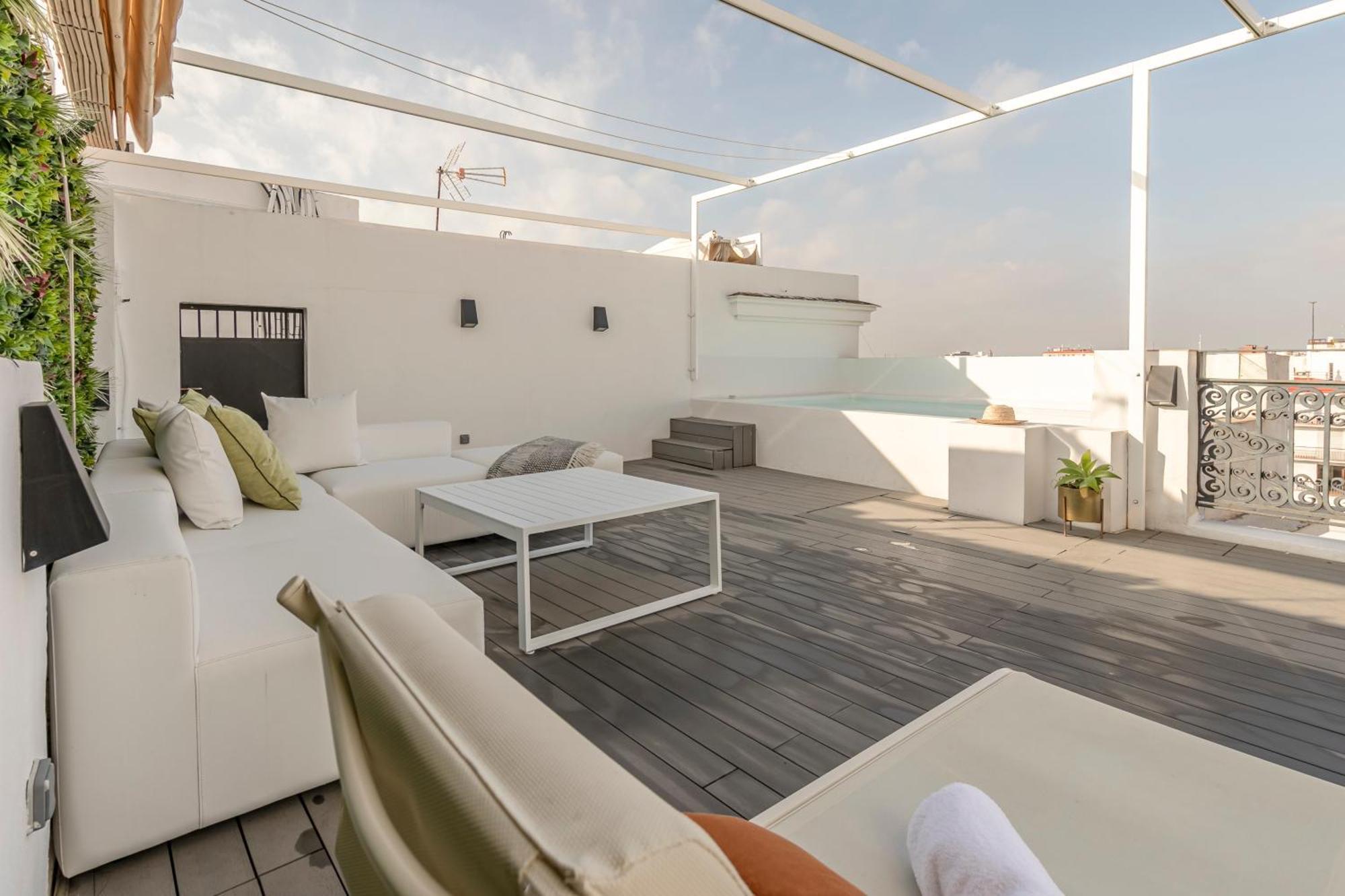 Isg Modern Atticpool At The Cathedralfree Parking * Sevilla