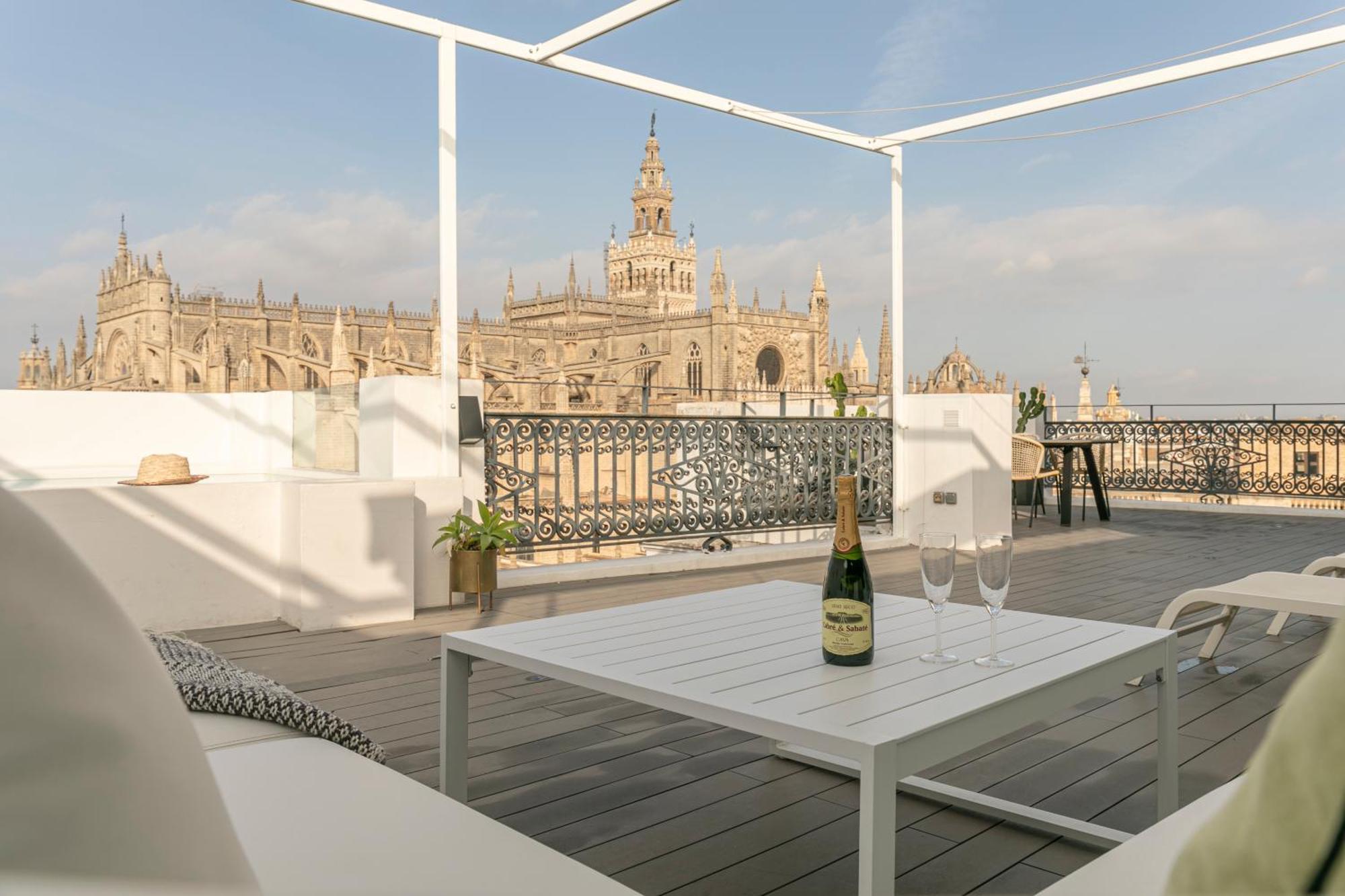 Isg Modern Atticpool At The Cathedralfree Parking Sevilla