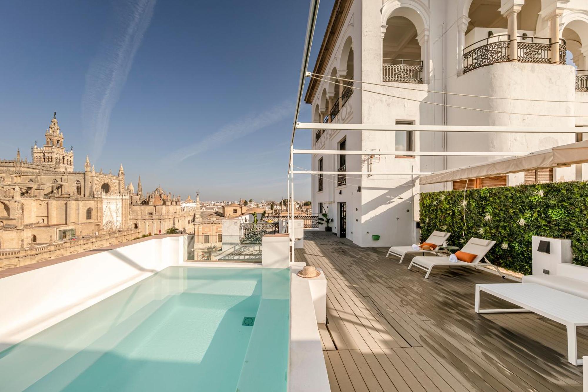 Isg Modern Atticpool At The Cathedralfree Parking Apartamento