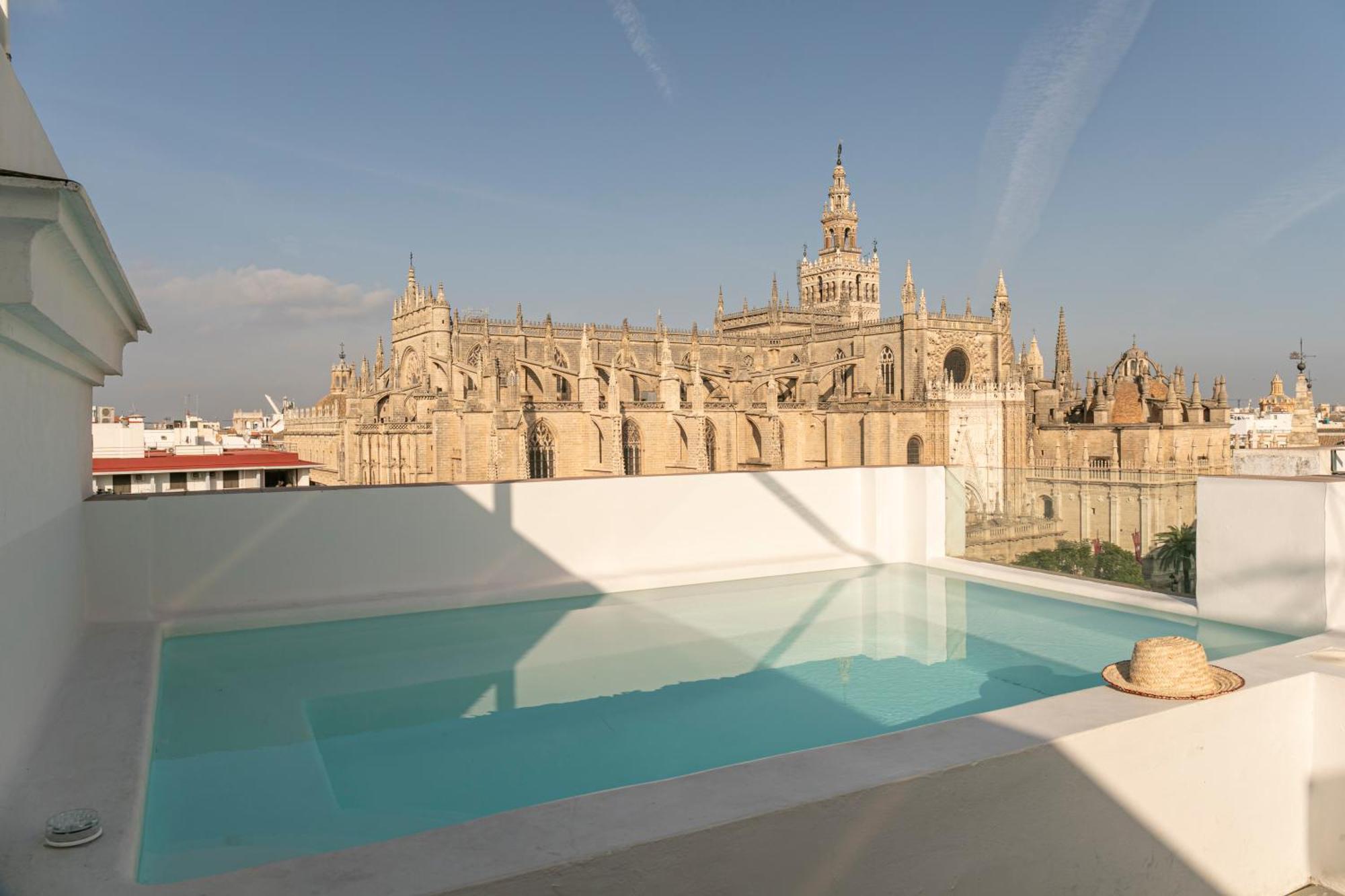 Isg Modern Atticpool At The Cathedralfree Parking Sevilla