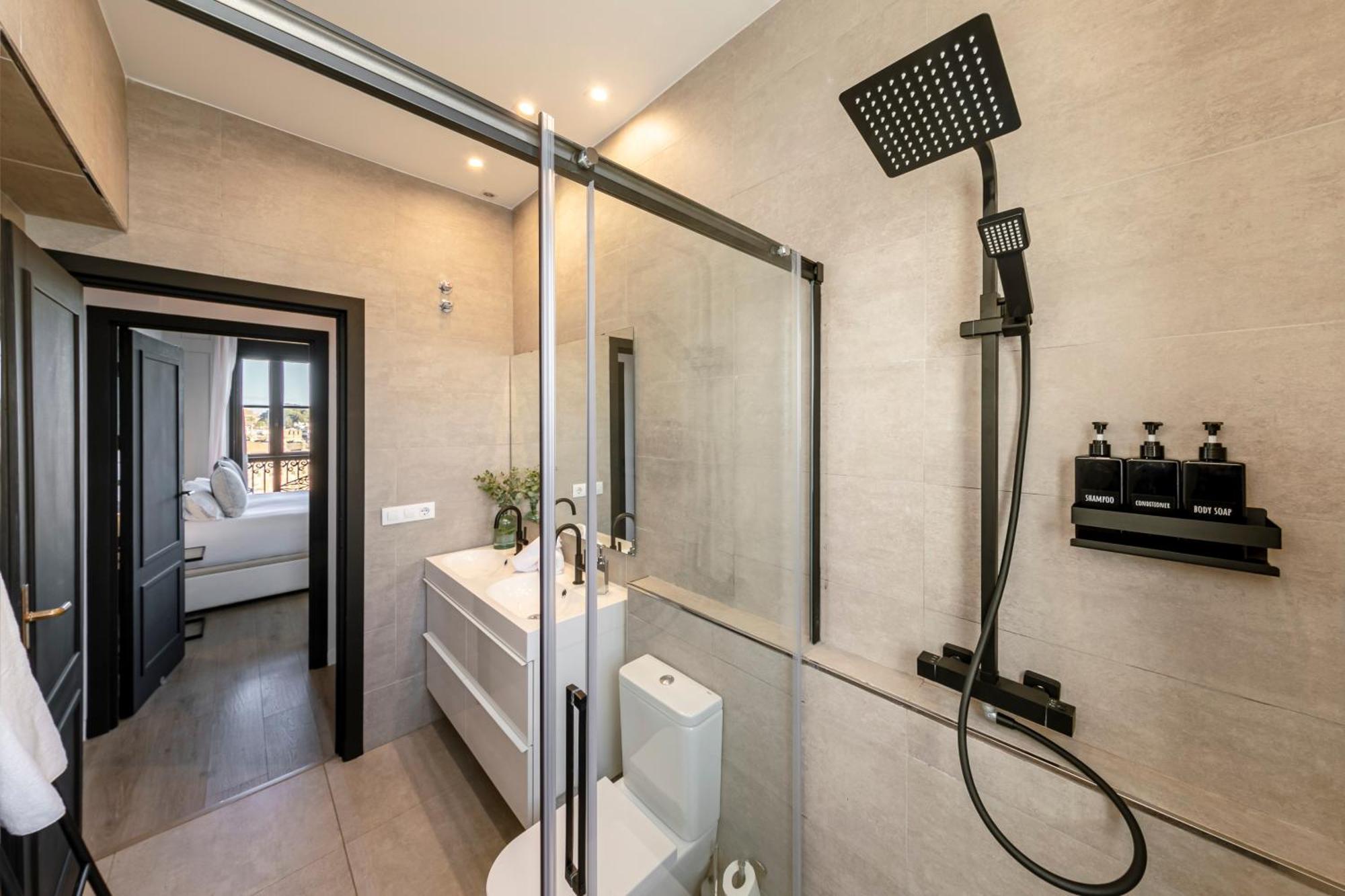 Isg Modern Atticpool At The Cathedralfree Parking Apartamento