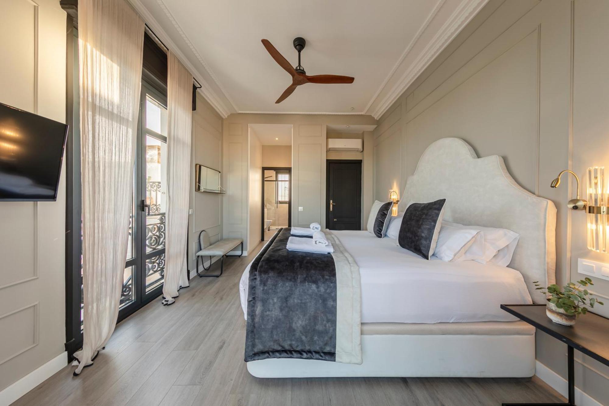 Isg Modern Atticpool At The Cathedralfree Parking Apartment Seville