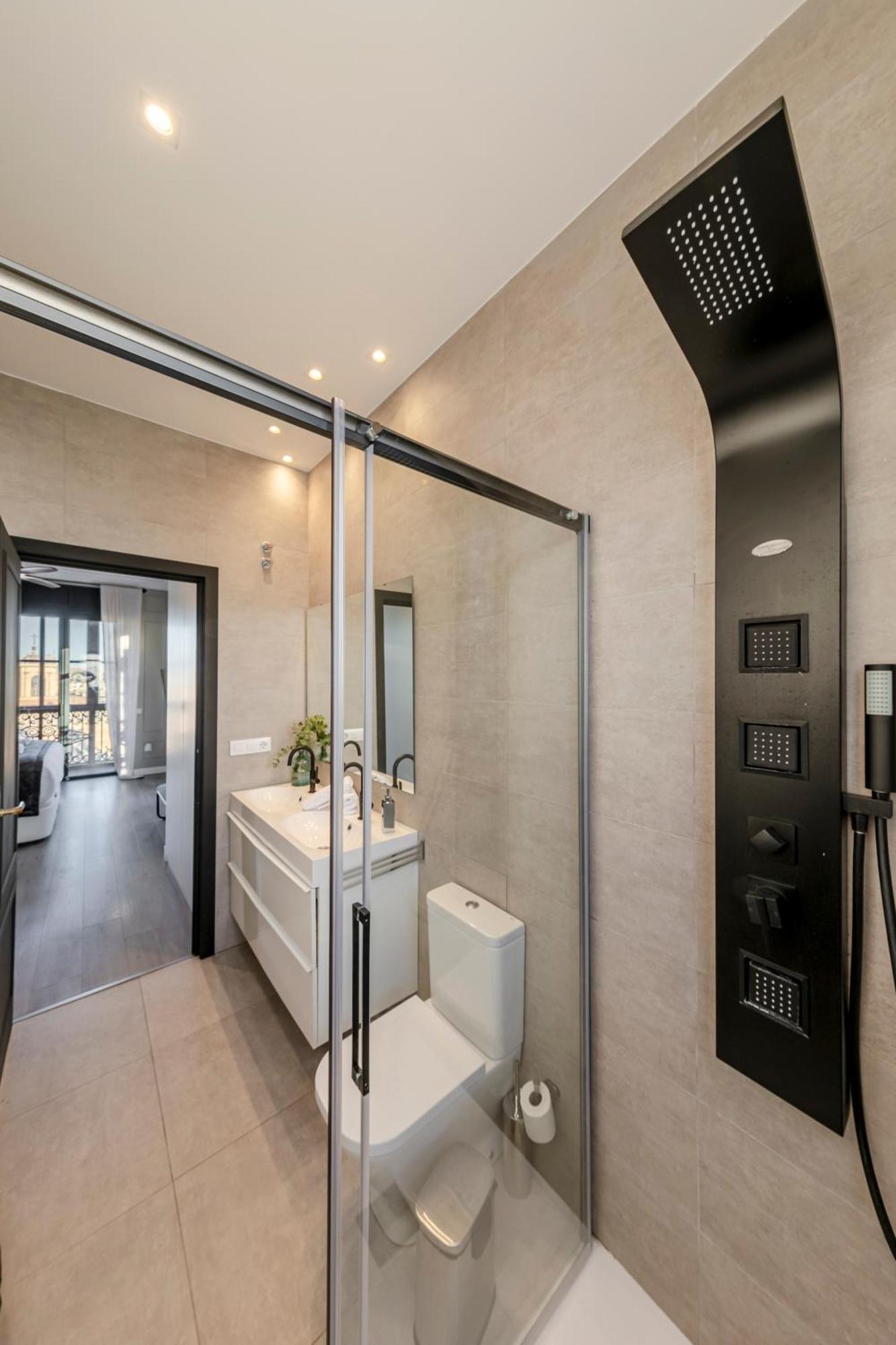 Isg Modern Atticpool At The Cathedralfree Parking * Sevilla