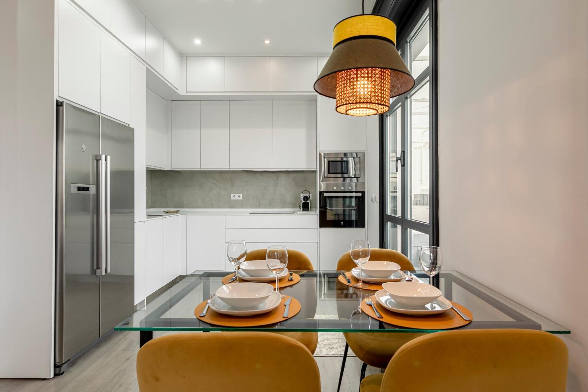 Isg Modern Atticpool At The Cathedralfree Parking *